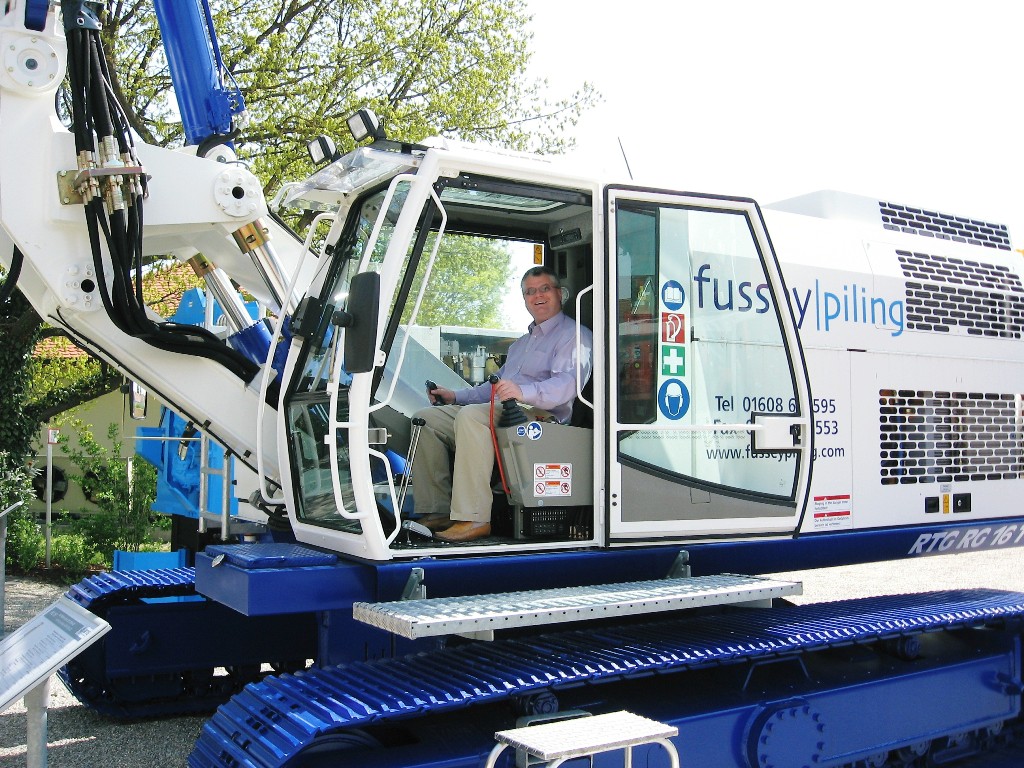 Robert Law MD of AGD Equipment operating RTG RG16T leader rig