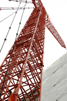 Crawler crane hire with tower boom and luffing jib