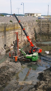 Hitachi Zaxis 160LCT 8 tons mini crane on hire to BAM Ritchies at Porthcawl