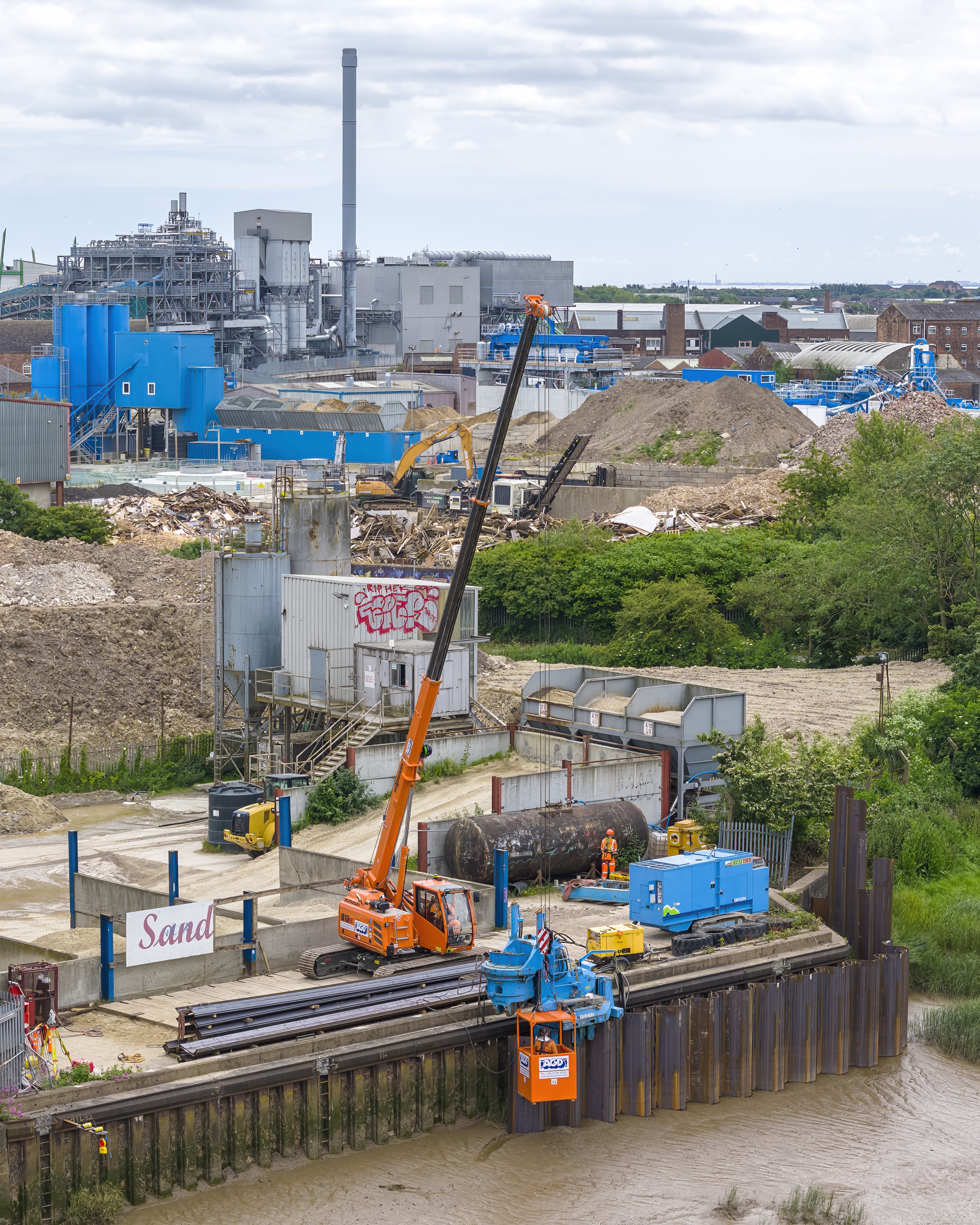 New Sennebogen 613 telescopic crawler crane at work