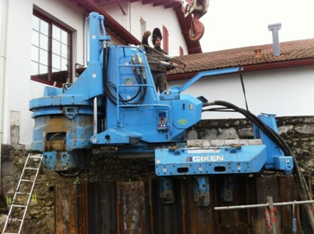 Giken ECO700S silent piler on restricted access site in France