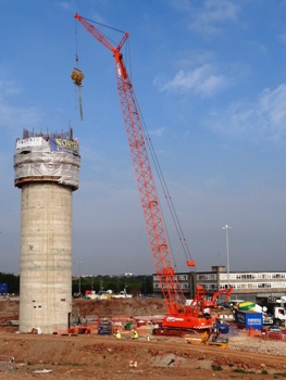 IHI CCH700 crawler crane helps construct new control tower at Birmingham airport