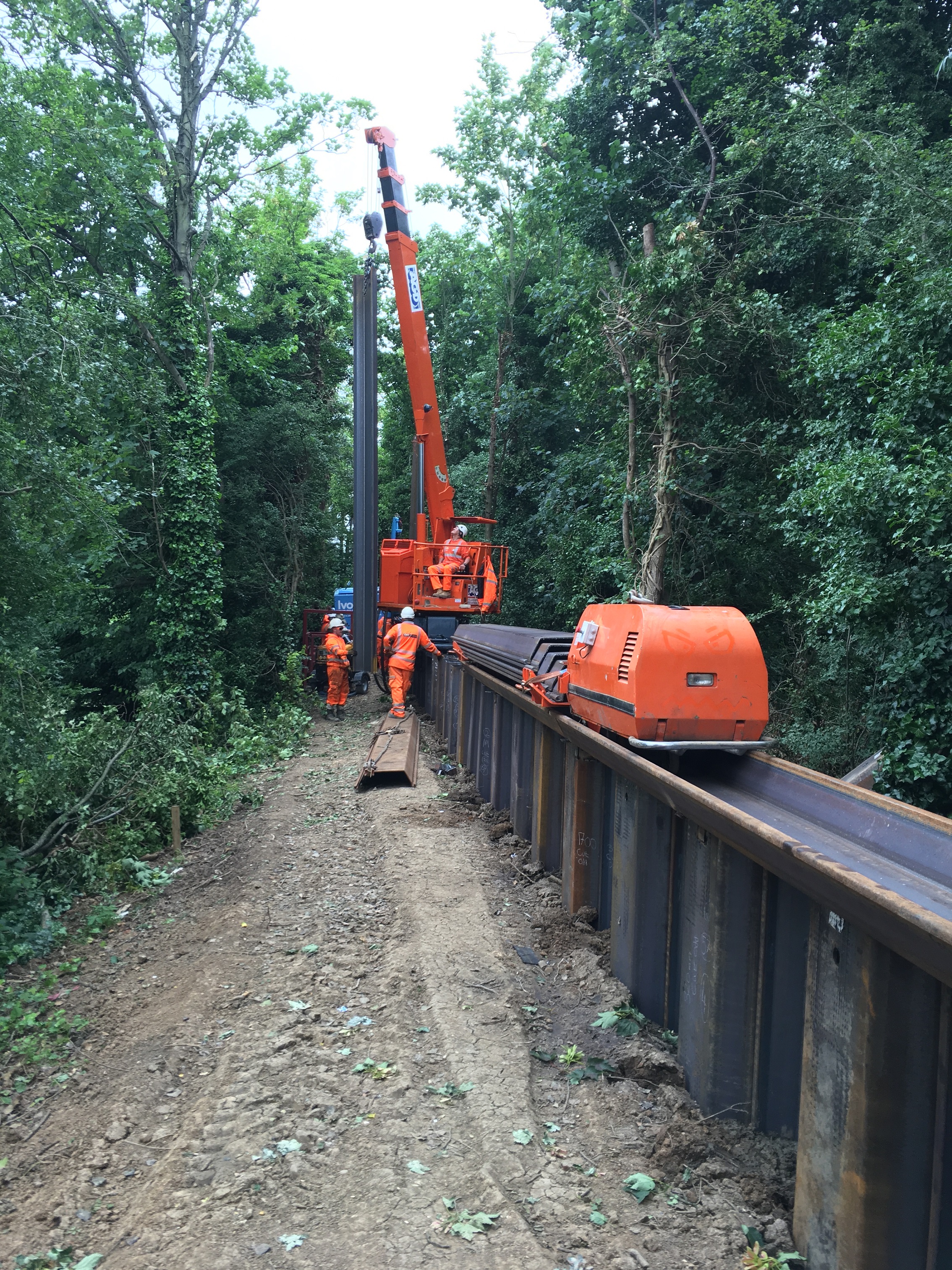 Giken GRB system installing piles at Hampstead Ponds