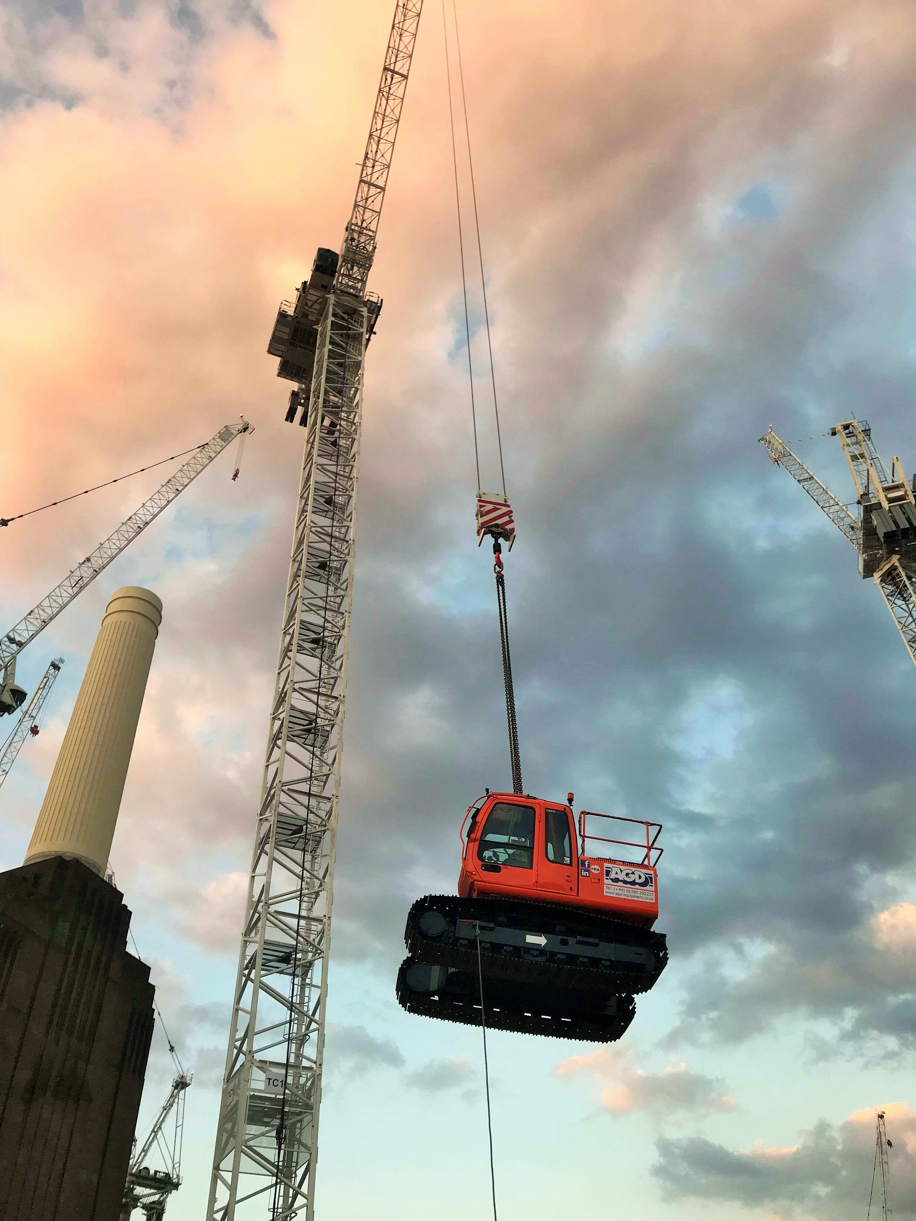 AGD flies again! 8 tons Hitachi mini crane lifted in at Battersea