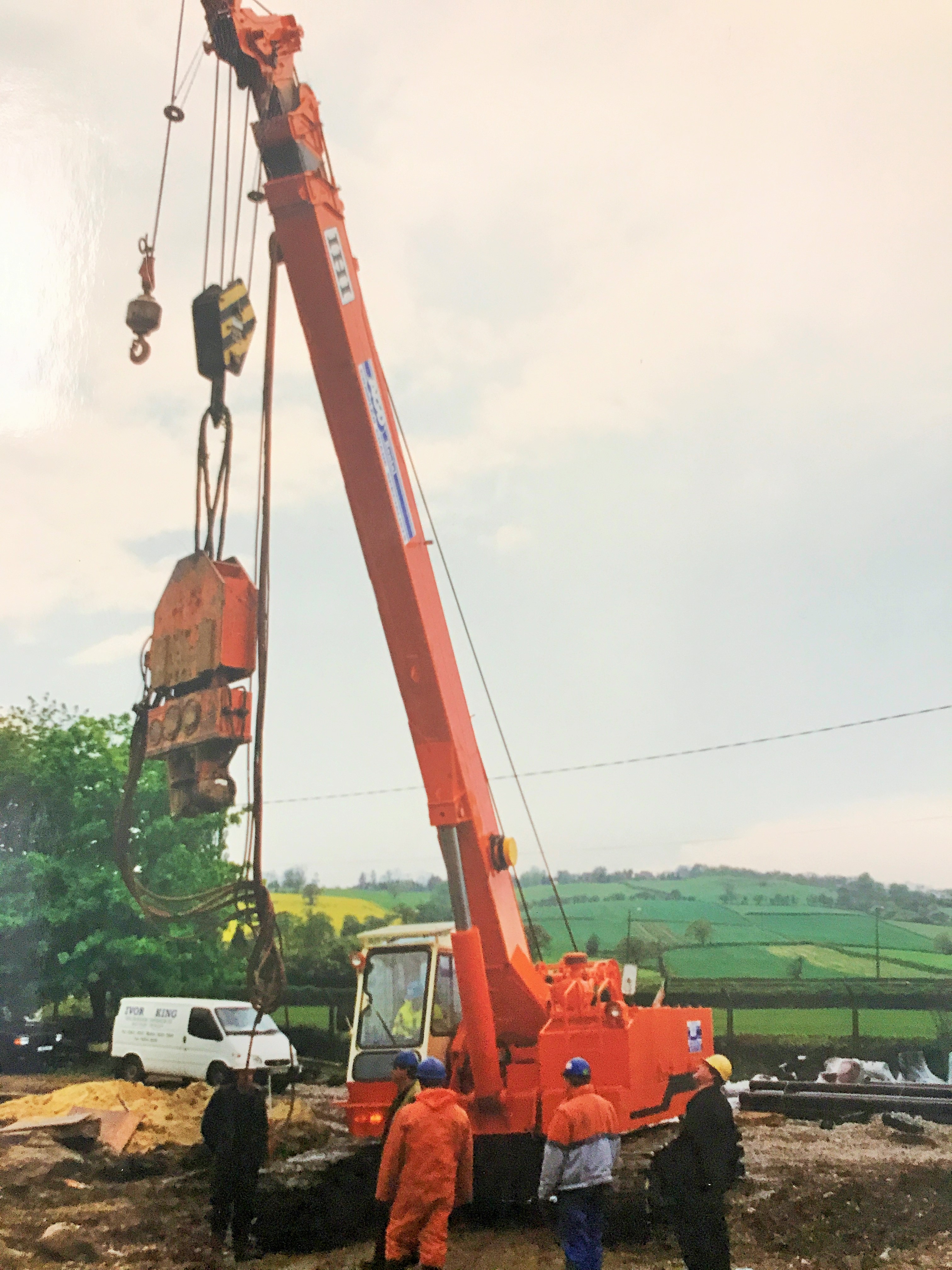 30 tons Telescopic Crawler Crane on hire to Ivor King Piling