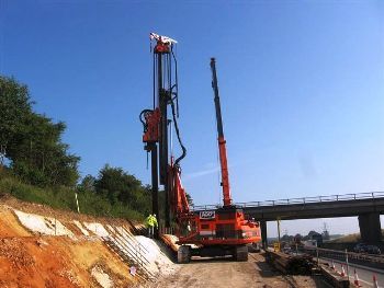RTG telescopic leader rig on hire from AGD Equipment to sheet piling contract on the M25 in Hertfordshire