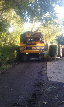 Another leader rig "squeezed" through a narrow gap for DWM Plant