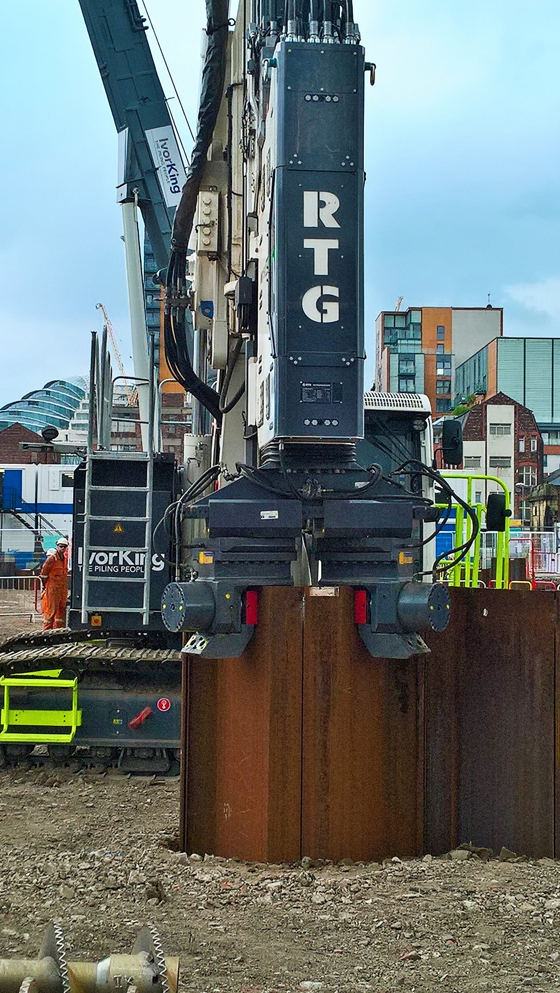 RTG RG21T telescopic leader rig