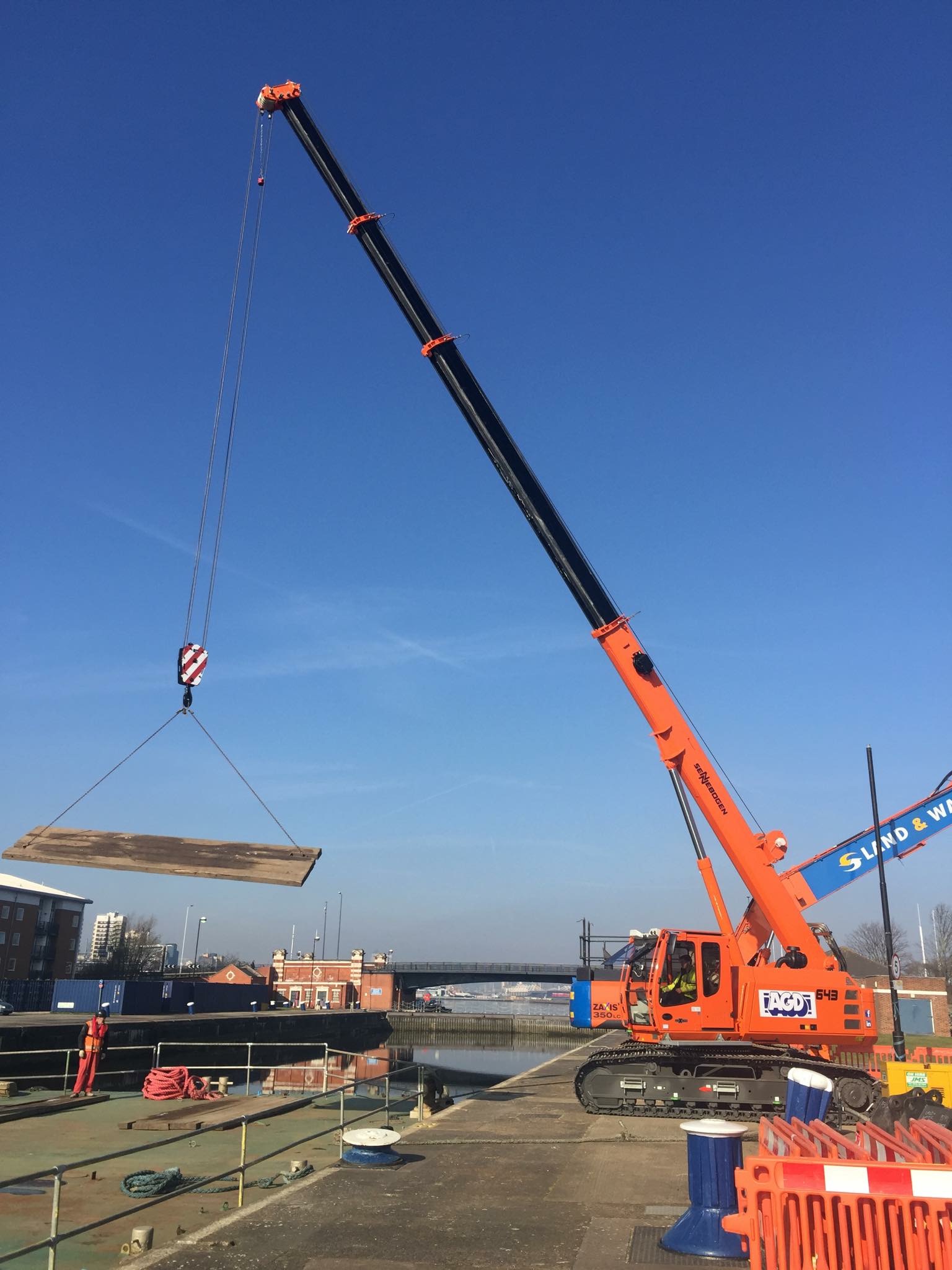 Sennebogen telescopic crawler cranes for hire