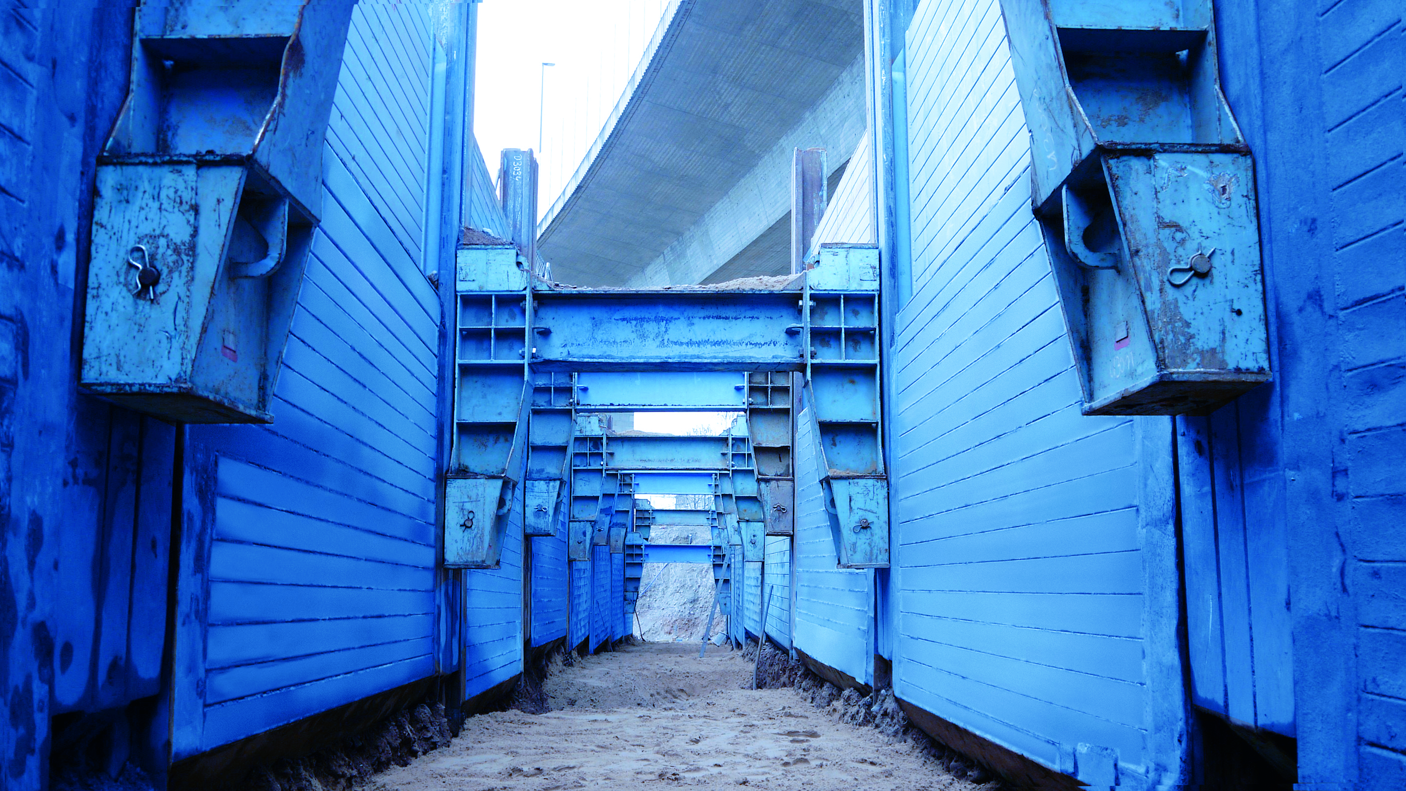 Trench shoring